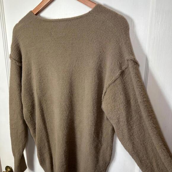 Aritzia Wilfred Free Hush Chenille Knit V-Neck Sweater - Picture 8 of 9